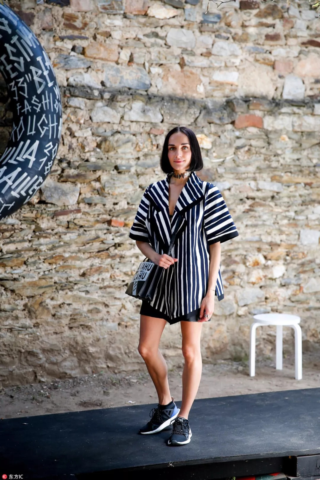 衬衣是秋季必不可少的百搭神器,夏秋交替时尚衬衫