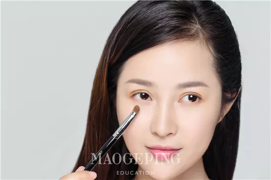 日常简单又好看的妆容应该怎么画,超简单的妆步骤