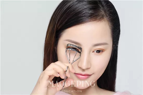 日常简单又好看的妆容应该怎么画,超简单的妆步骤