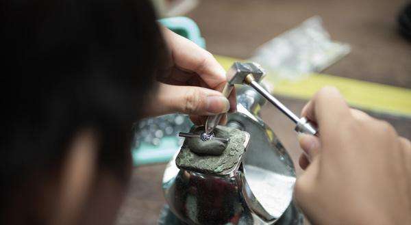 明明可以靠脸吃饭的潘多拉偏偏要靠精工艺和多功能