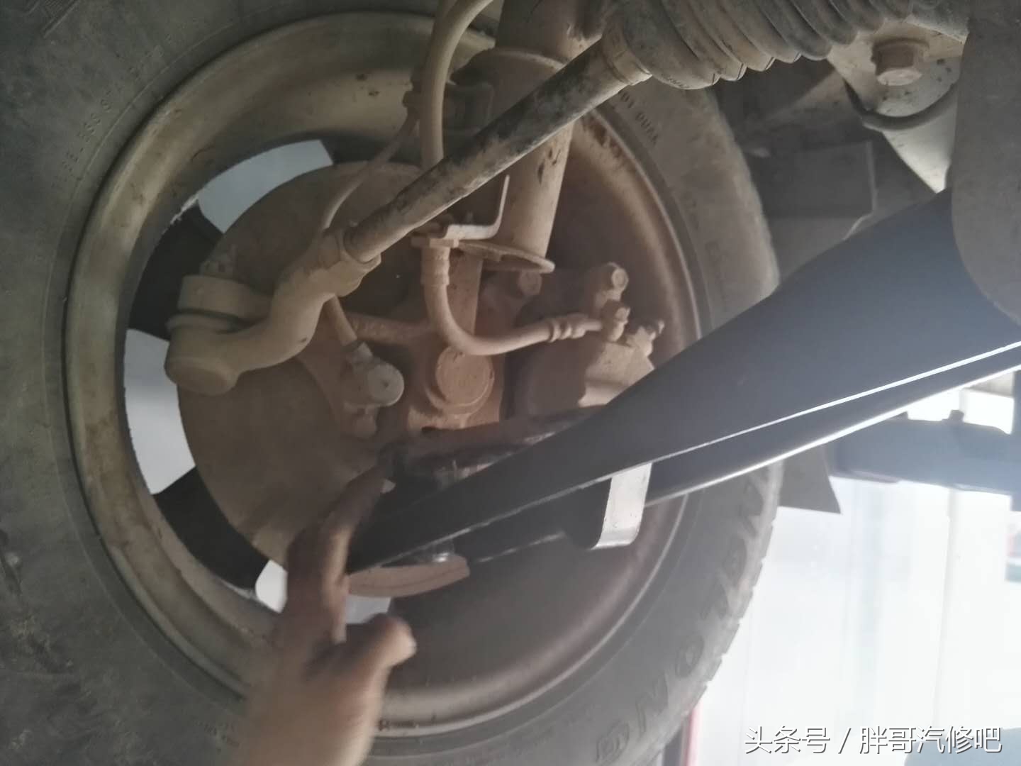 五菱宏光前轮吃内侧胎怎么解决,五菱前轮吃胎是咋解决的
