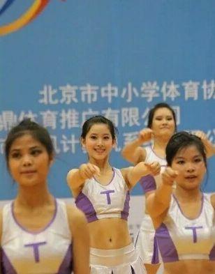 章泽天晒照自称18岁太自信,章泽天与刘强东刚认识的照片