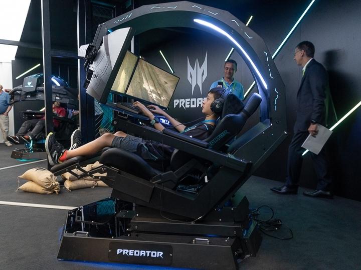 宏碁全球限量电竞笔记本曲面,宏碁翻转屏笔记本新品发布