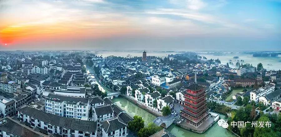 黄山迪士尼门票多少钱,上海迪士尼和黄山哪个好玩