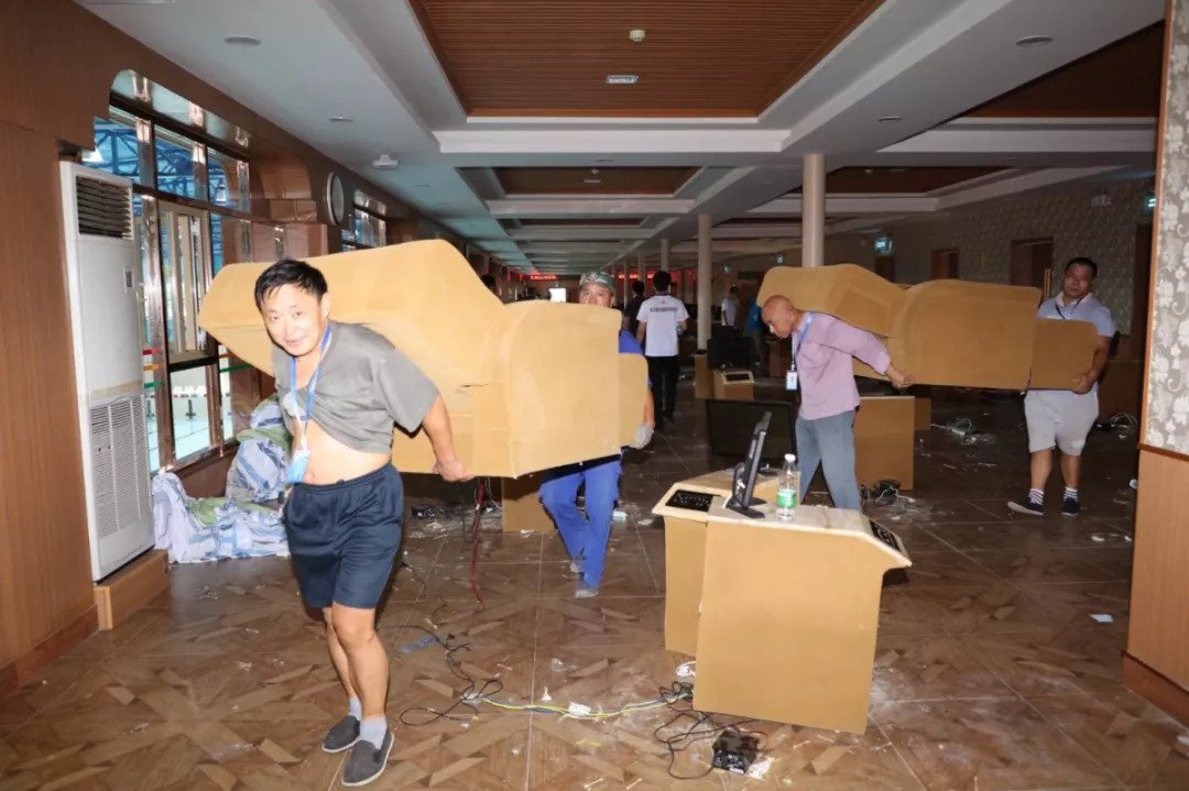 出动警力400多人大连中院强制腾退一游泳馆