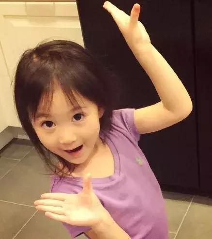 女孩的长寿基因随爸爸还是妈妈,女儿长相随爸爸