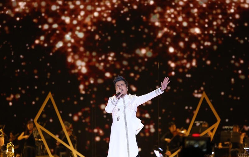 *月天五**鸟巢门票255,华晨宇鸟巢门票180,没想到最低的是他!