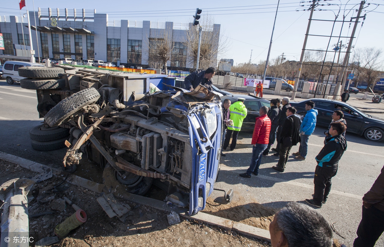 13年迈腾1.8t豪华版现在值得买吗,17年迈腾1.8t豪华版二手车多少钱