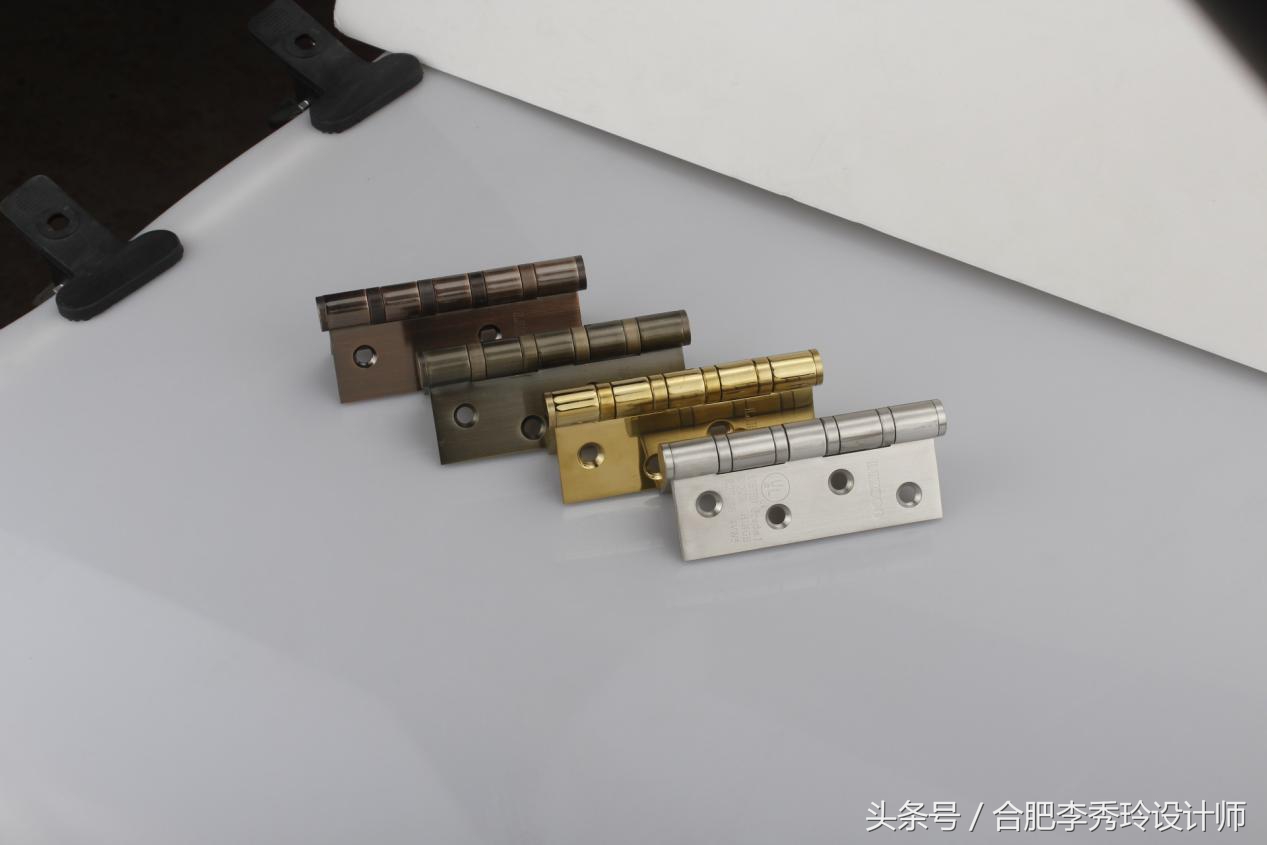 柜子上的小零件，装修时不重视，柜门准松动脱落，还得找木工重装