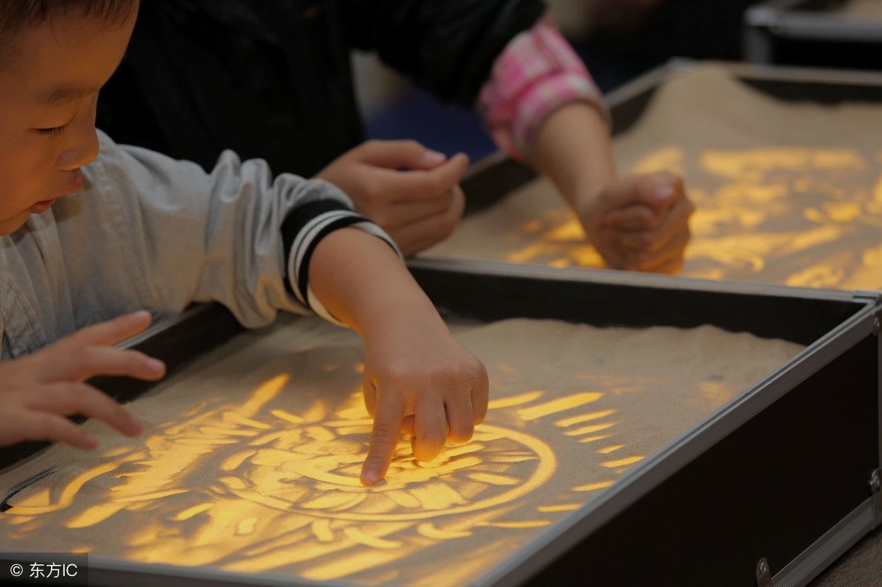 沙画的好处有哪些,幼儿学沙画有什么好处和坏处