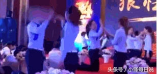 比起跪爬、互扇耳光、喝厕所水,阿里的裸奔是病态还是企业文化