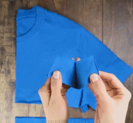 旧的t恤不要丢剪一下就很时尚,如何利用旧t恤变废为宝简单版