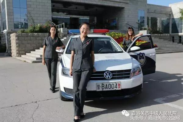 嘉峪关法院新制服“靓”起来