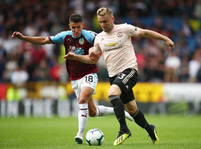 曼联成绩不佳穆帅遭质疑,曼联天才桑乔现状