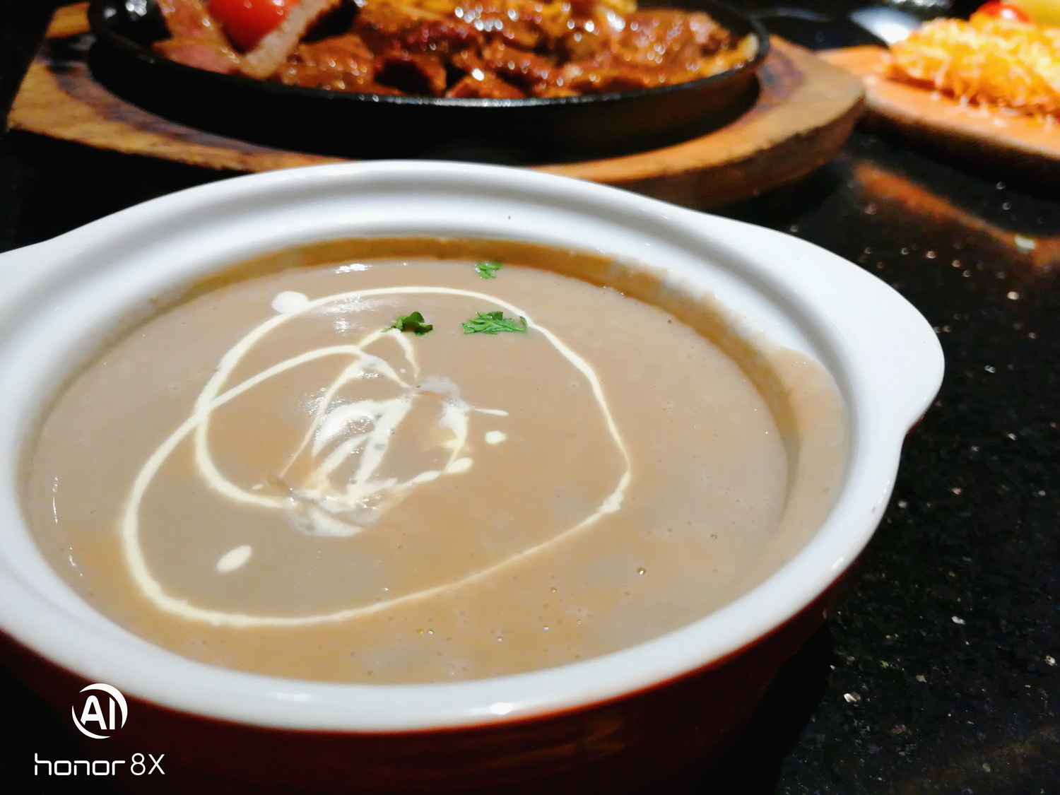 荣耀8x上手评测千元霸屏名不虚传,荣耀八魅海蓝