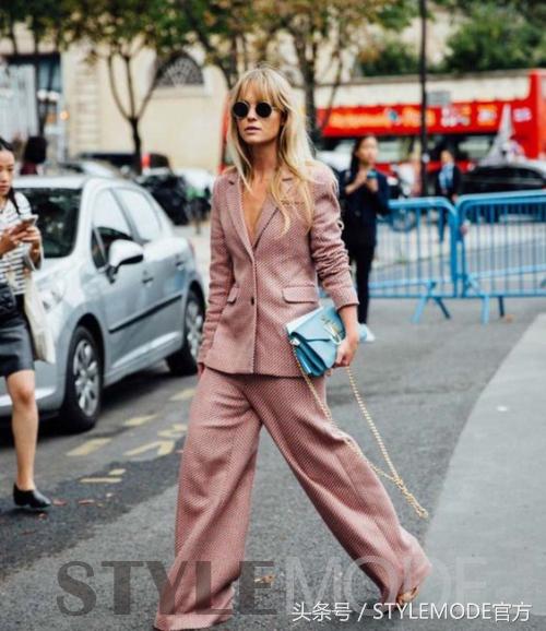入秋最时髦的穿搭,入秋穿搭粉色外套
