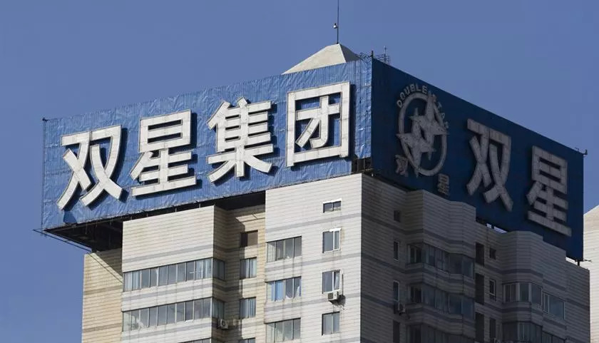 为什么众多品牌都退店了,中国的安踏如何成为世界的安踏