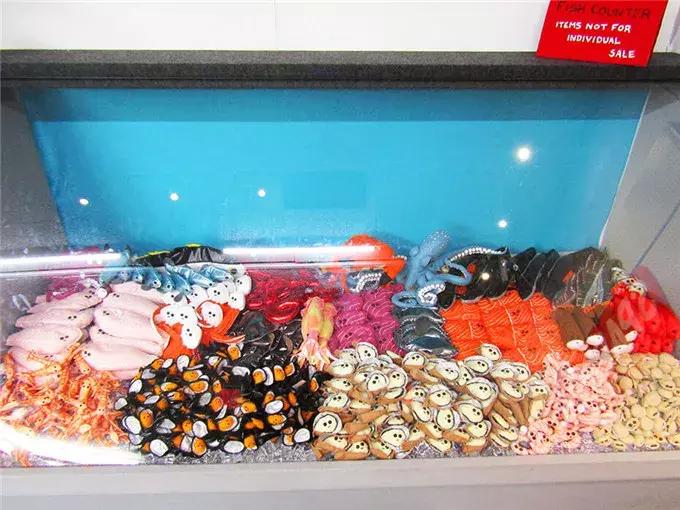 卖假货还能瞬间秒空，英国艺术家的快闪店火遍ins