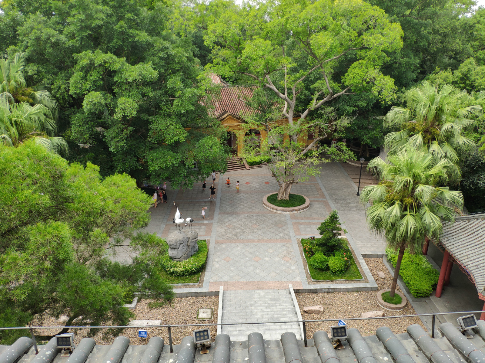 3小时广佛肇高速直达，去广西这个最广东的城市吃腐竹粉、喝冰泉