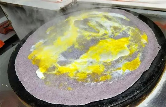 大连美食煎饼果子,吃遍大连小吃街