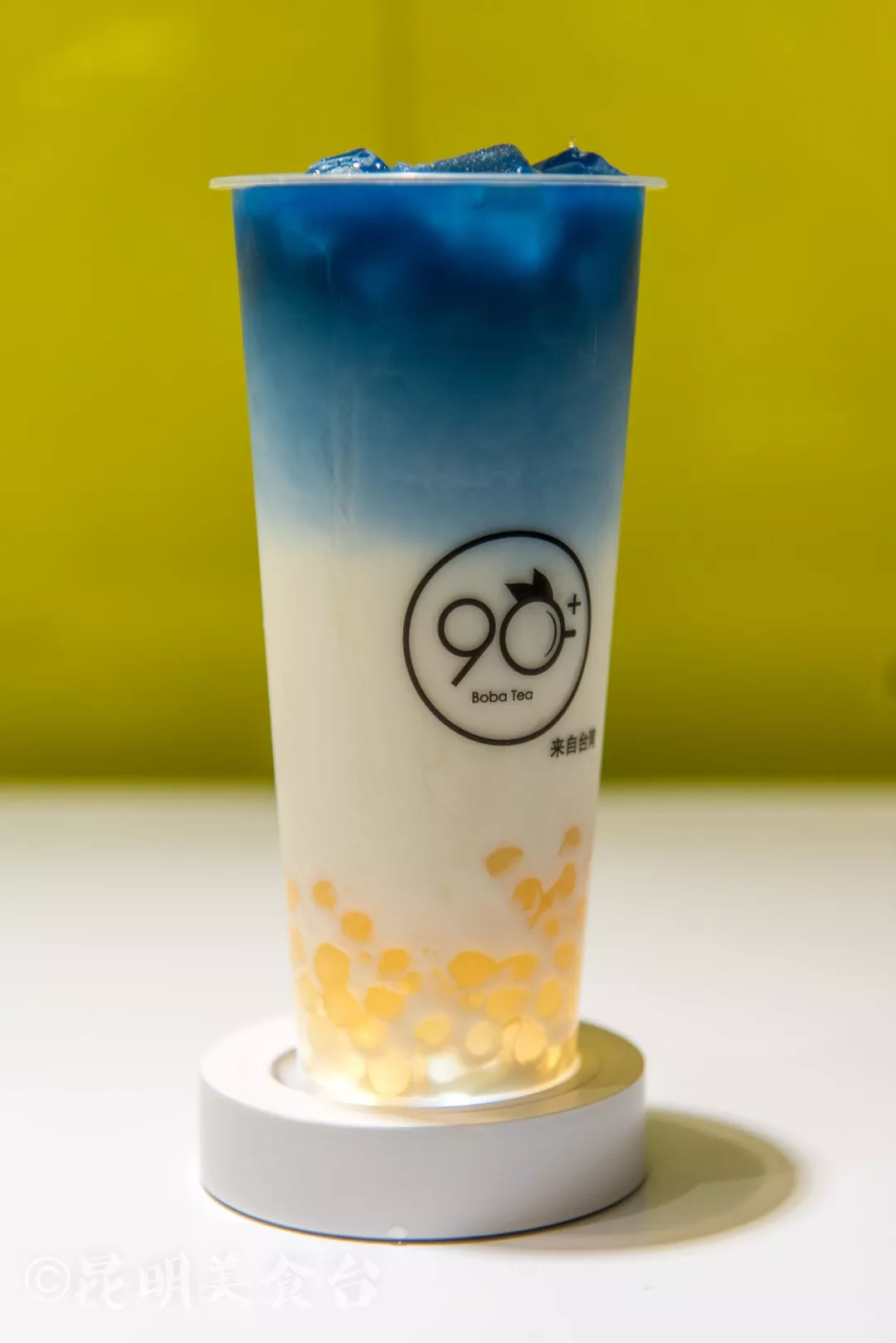 一天卖3万杯的奶茶,一天卖2000多杯奶茶