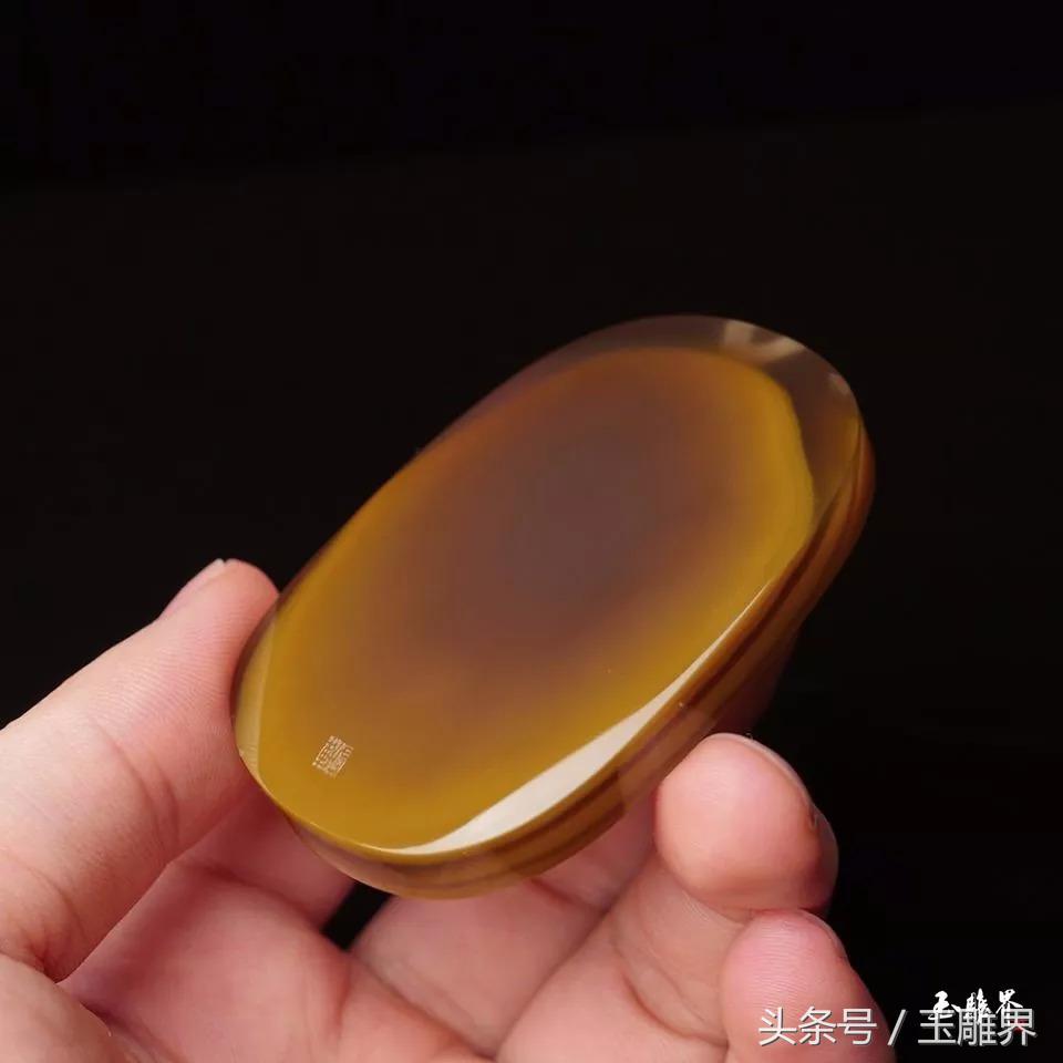 杂质被玉雕师用活，作品活了