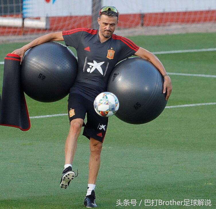恩里克执掌西班牙男足，密室逃脱练团队，科斯塔缺席拉莫斯或遭嘘