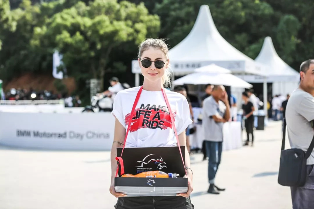 宝马s1000r改新s1000rr,宝马s1000r和本田cb1000r