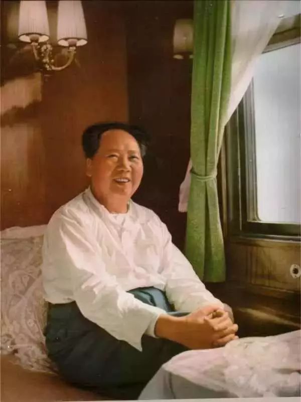 今天，毛主席诞辰126周年，铭记！