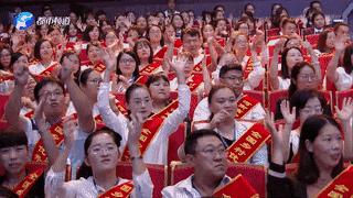 海霞哽咽播音,央视著名主持人海霞年轻时的图片