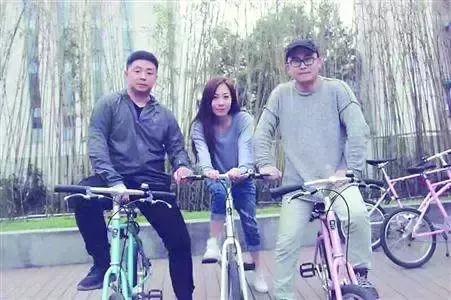 她和发小在500米悬崖边盖了云中小屋，走吧，这次我们一起去看云~