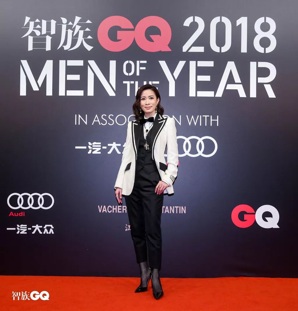 聂远红毯打苍蝇喜提微博热搜,追星赢家聂远小s