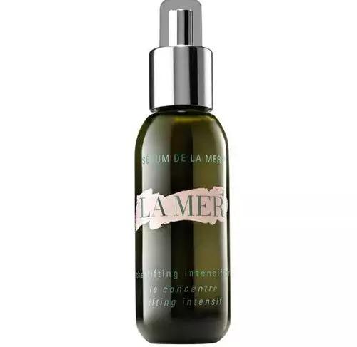 看了白月光秦岚分享的天价精华,我关上手机睡觉去了