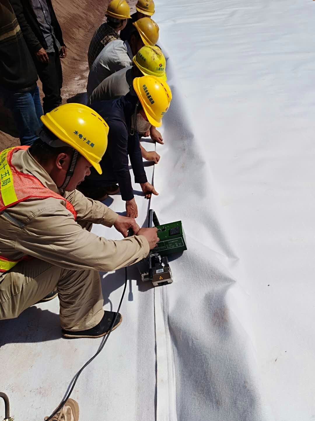 复合土工膜施工方案及注意事项,复合土工膜使用时所留意的事项
