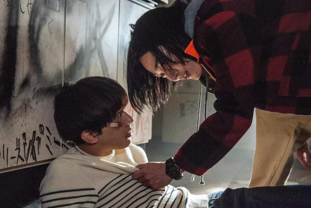 抛开大尺度,这部电影让我想起了小时候看过的郭敬明