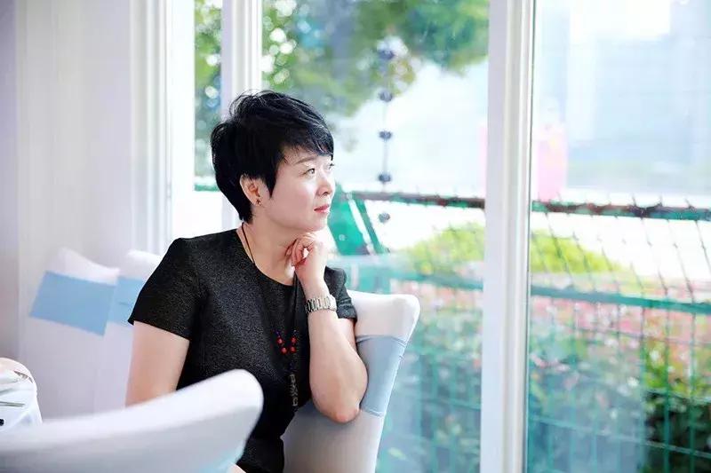 王子饭店曾经的女老板，在北郊盖了栋楼，里面放了1600件瓷器