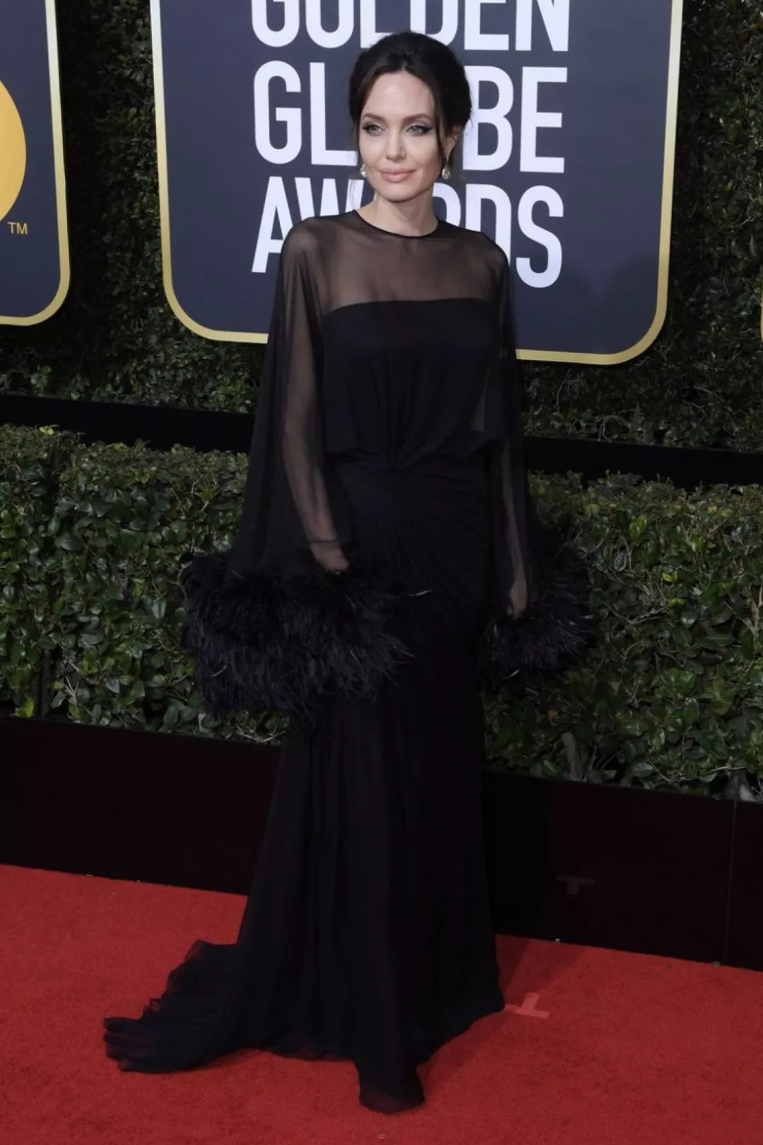 为了伸张女性的权利，整个时尚圈都“黑化”了