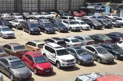 开门碰到隔壁车门磕掉一点漆,车门边缘开门碰掉漆怎么修复