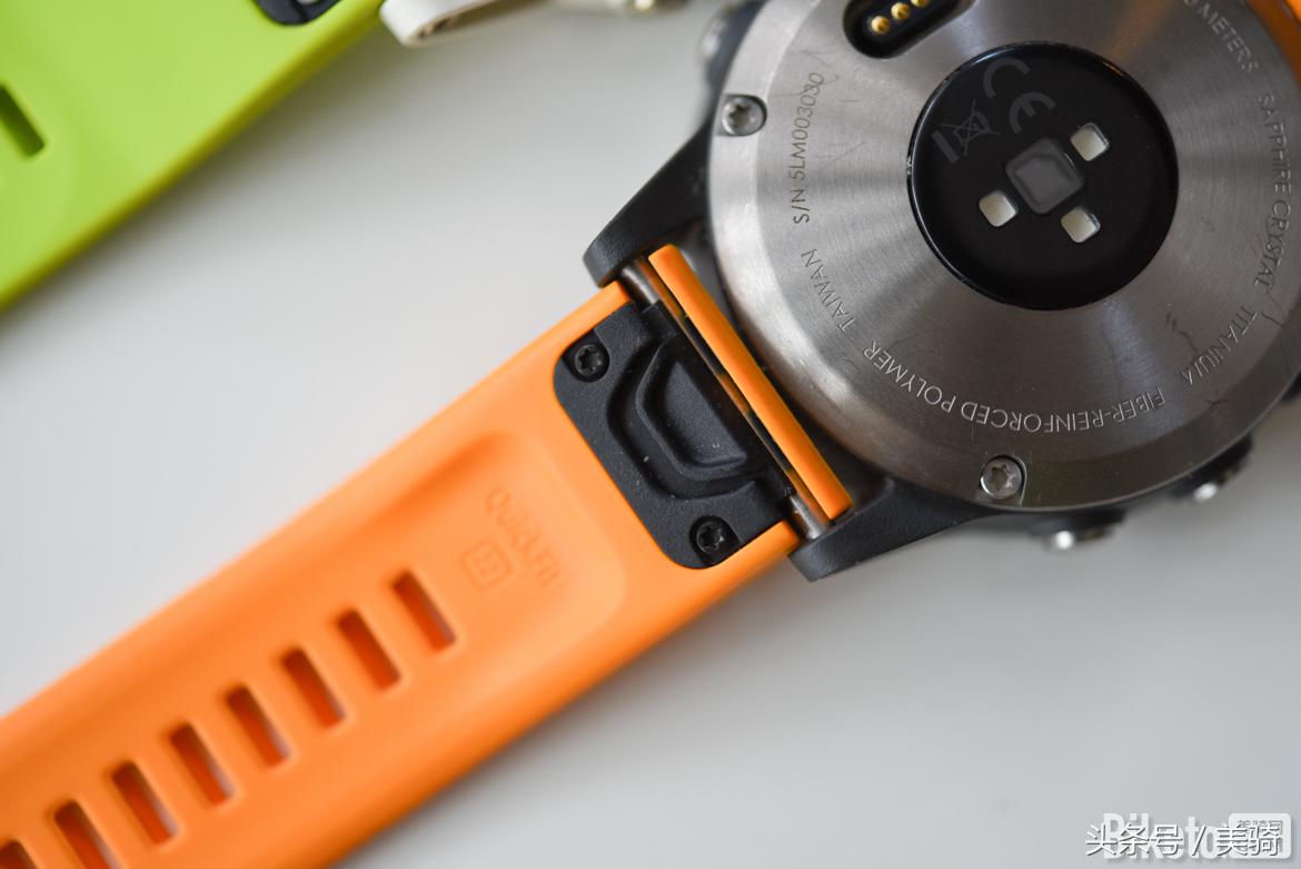 佳明飞耐时fenix5plus表带,佳明飞耐时fenix5定位准吗