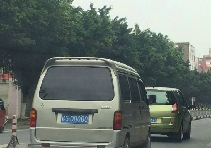 “桂G00000”属于五菱宏光？此地最牛车牌有一半被“神车”霸占！