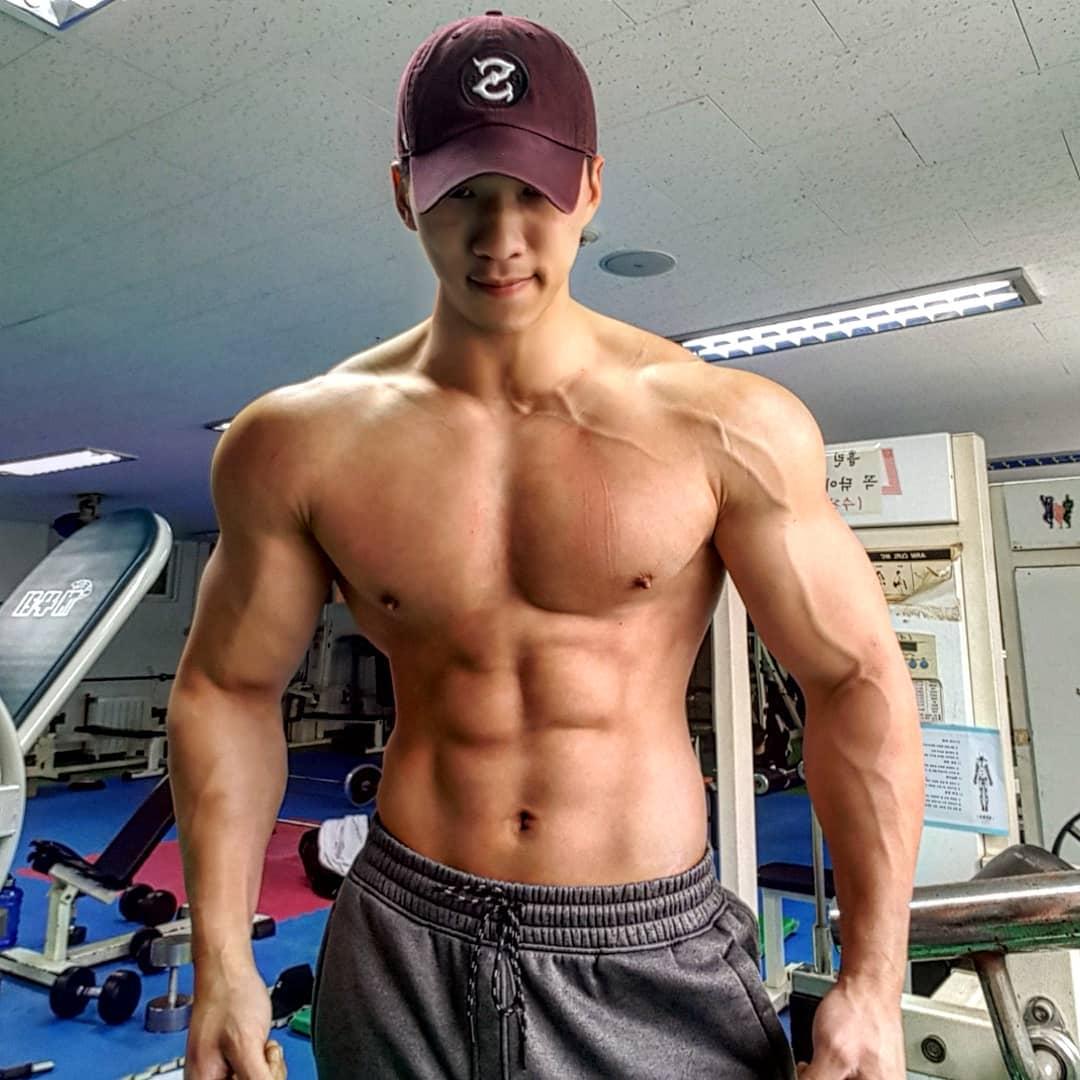 什么健身器械练胸下肌,什么健身器材锻炼胸肌最好