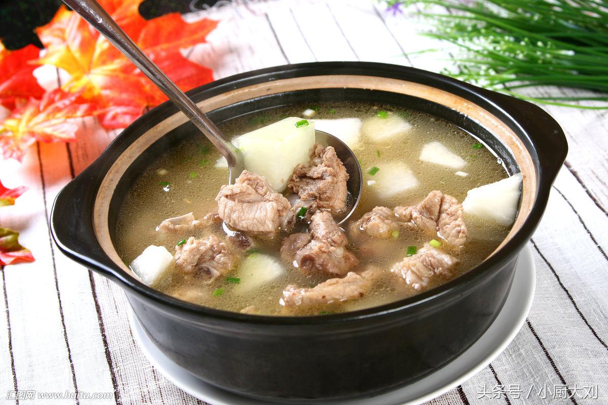 炖排骨用水汆好还是不汆好,炖排骨到底是冷水还是热水下锅