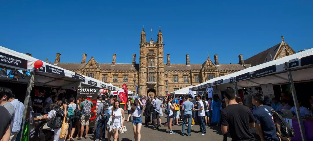 国外开学季节,开学的场面有多震撼
