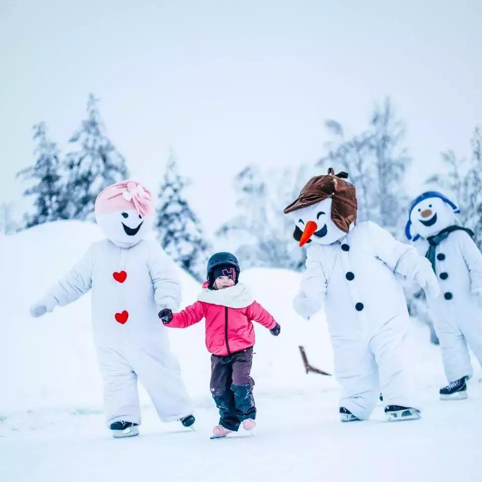 小木屋，玻璃顶，火山温泉，住这些酒店，get最cool极光姿势