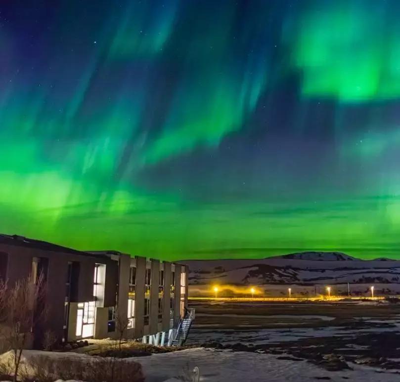 小木屋，玻璃顶，火山温泉，住这些酒店，get最cool极光姿势