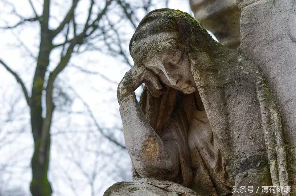 因为这一个月，我终于摆脱了纠缠我两年的暴食催吐