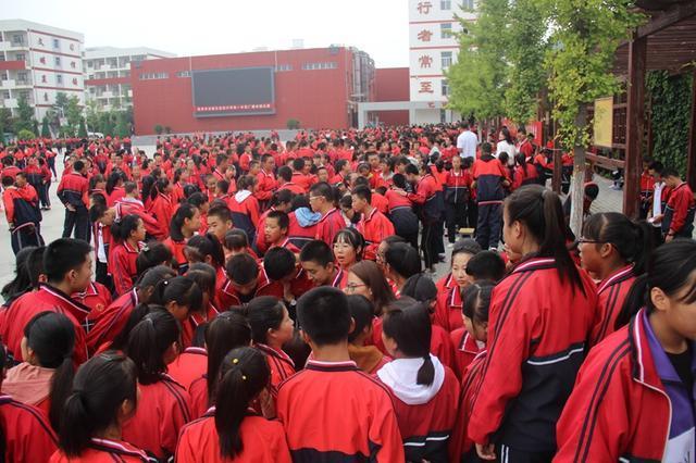 塞高举办学生社团纳新千人推介会