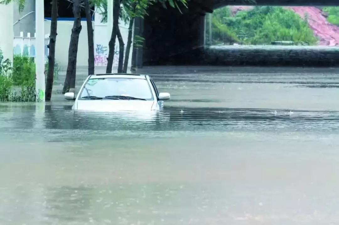 山竹台风导致广州积水,山竹台风暴雨视频