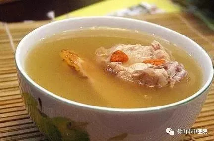 骨折煲骨头汤放什么药材,骨折了骨头汤怎样熬营养最好