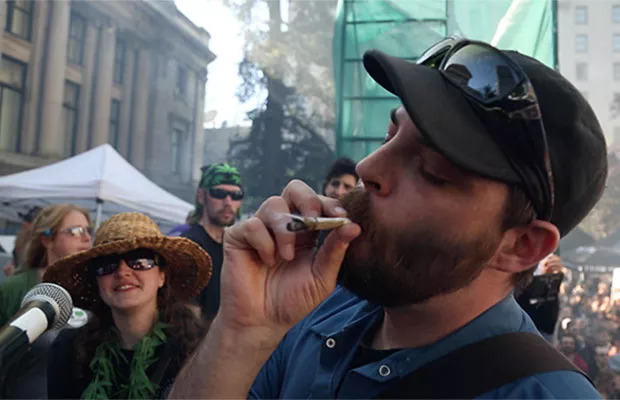 网红爆款竟然比香烟还毒7倍？加拿大竟还合法！最新研究：它会导致基因变异，引起肺癌！